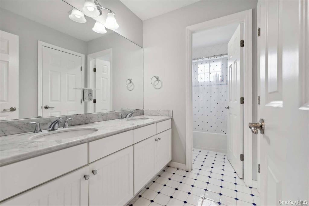 Eastport, New York, 11941, United States, 4 Bedrooms Bedrooms, ,3 BathroomsBathrooms,Residential,For Sale,1987565