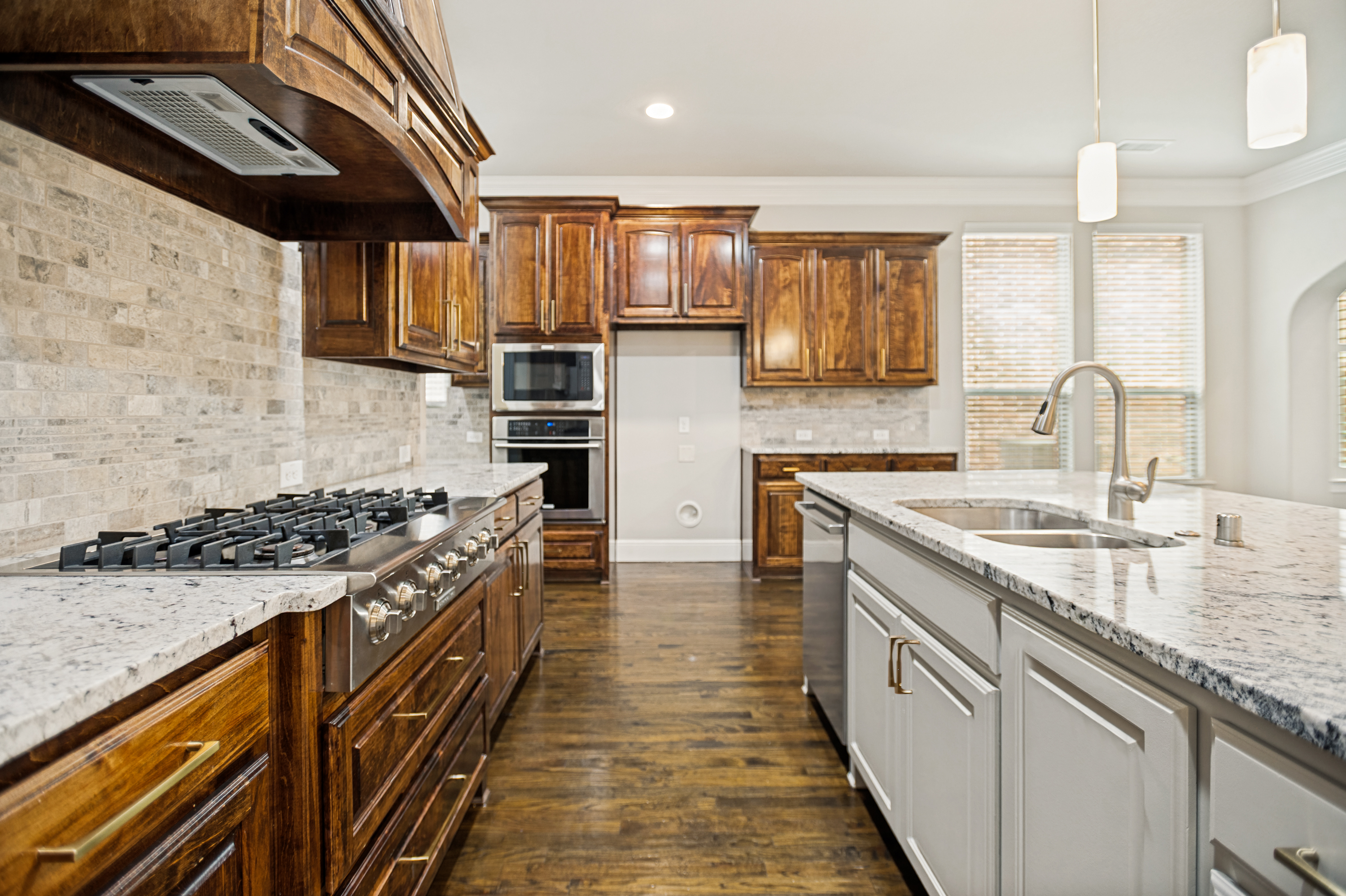  Beautiful One-Story Home is Refreshed and Move-in Ready - 物件實景