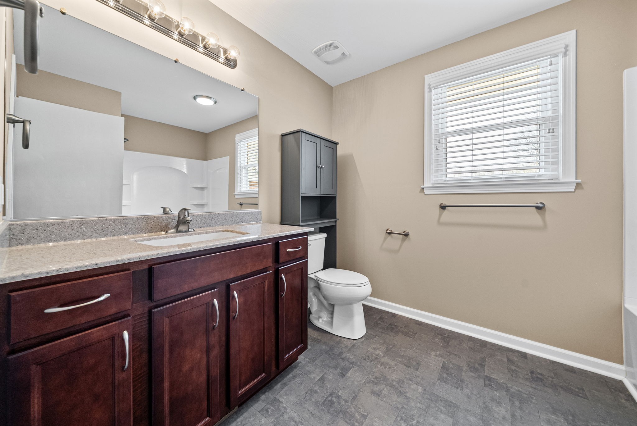 Clarksville, Tennessee, 37040, United States, 2 Bedrooms Bedrooms, ,2 BathroomsBathrooms,Residential,For Sale,2030332