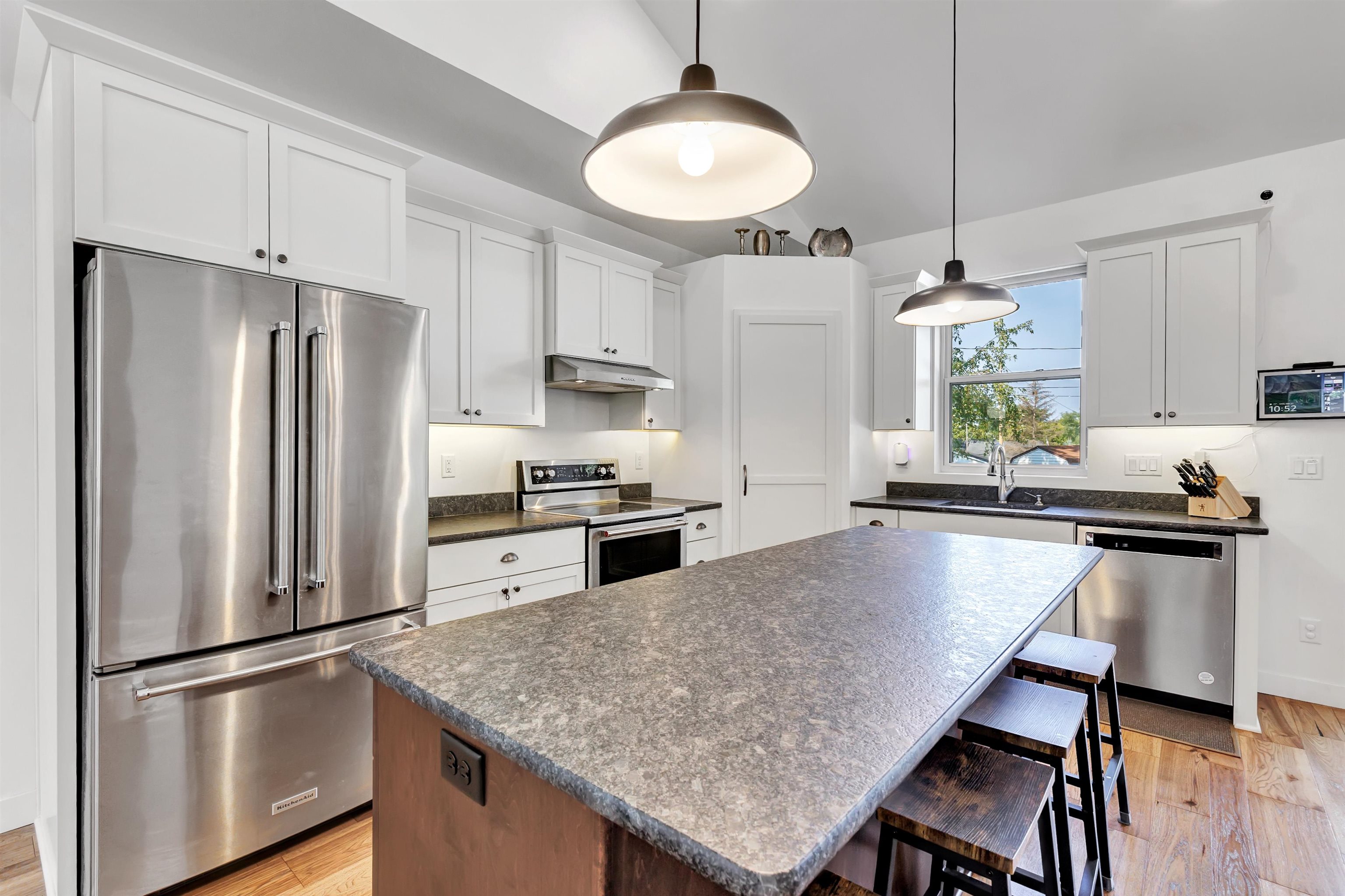 DE PERE, Wisconsin, 54115, United States, 4 Bedrooms Bedrooms, ,4 BathroomsBathrooms,Residential,For Sale,1948922