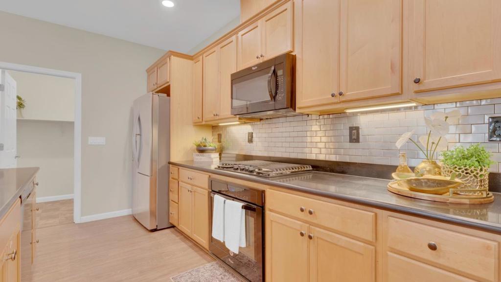 Hollister, California, 95023, United States, 4 Bedrooms Bedrooms, ,2 BathroomsBathrooms,Residential,For Sale,1935586