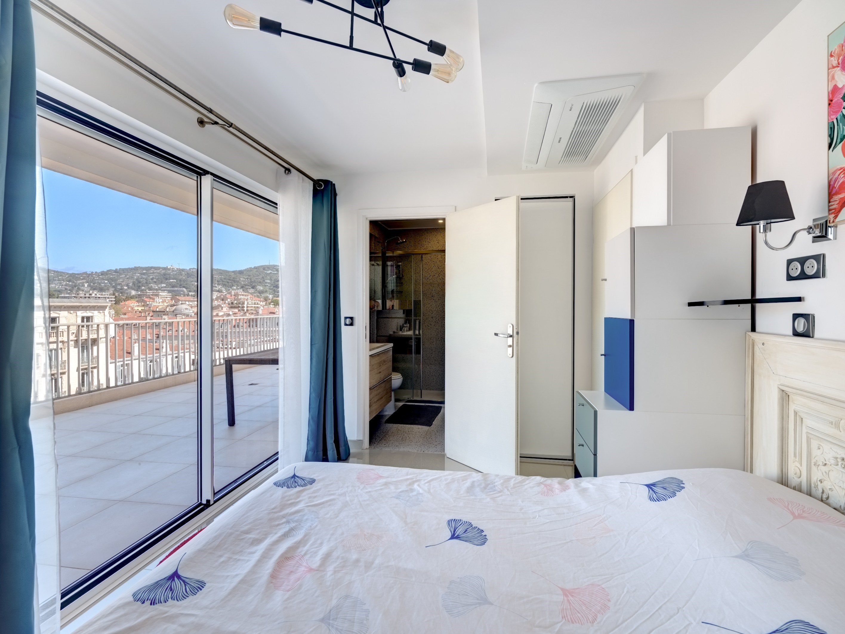  Cannes Forville top floor apartment with 40 sqm terrace panoramic sea views nea… - 物件實景