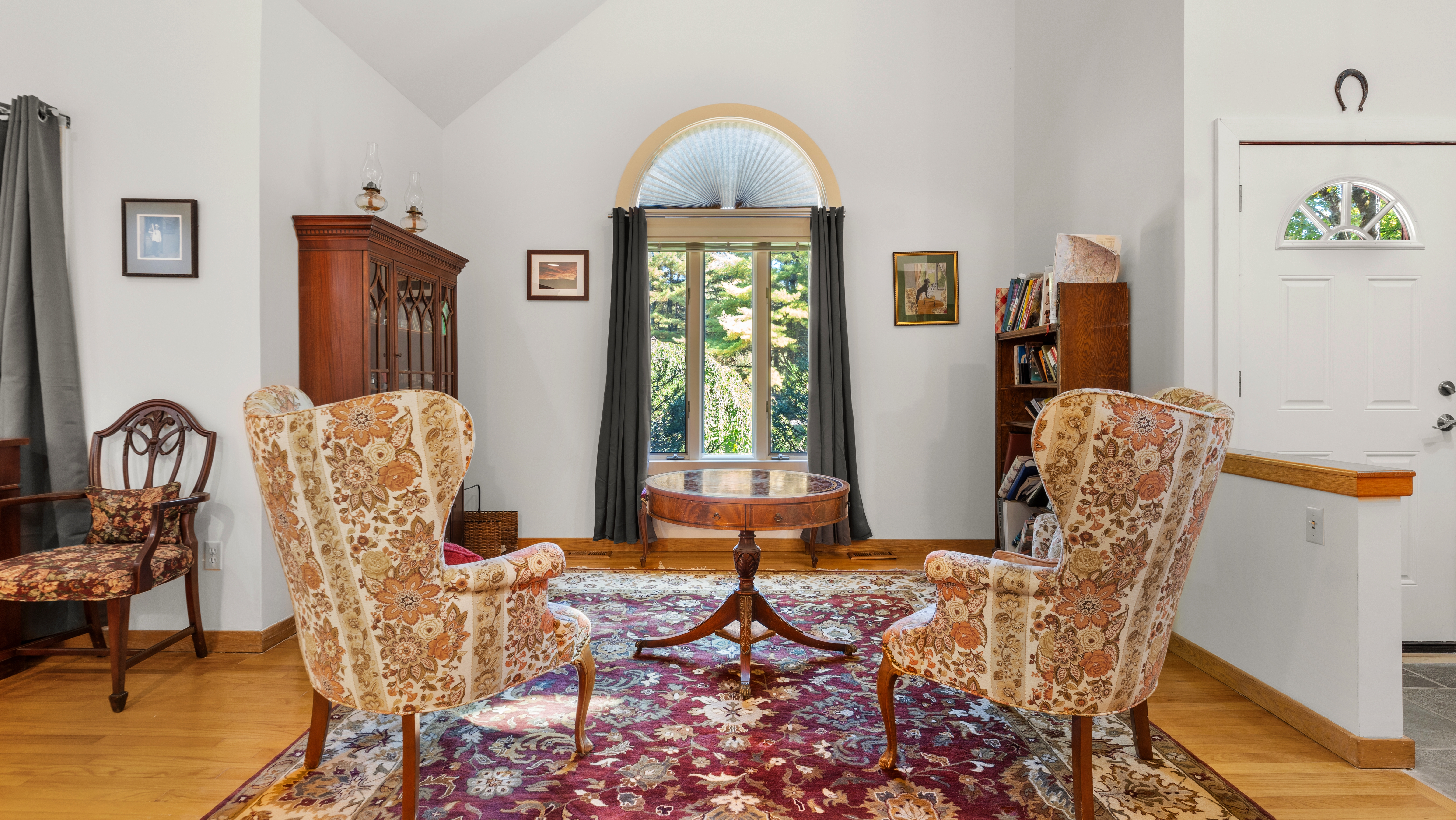  Stunning 2.4-Acre Retreat in Cornwall Estates: Updated & Move-In Ready - 物件實景