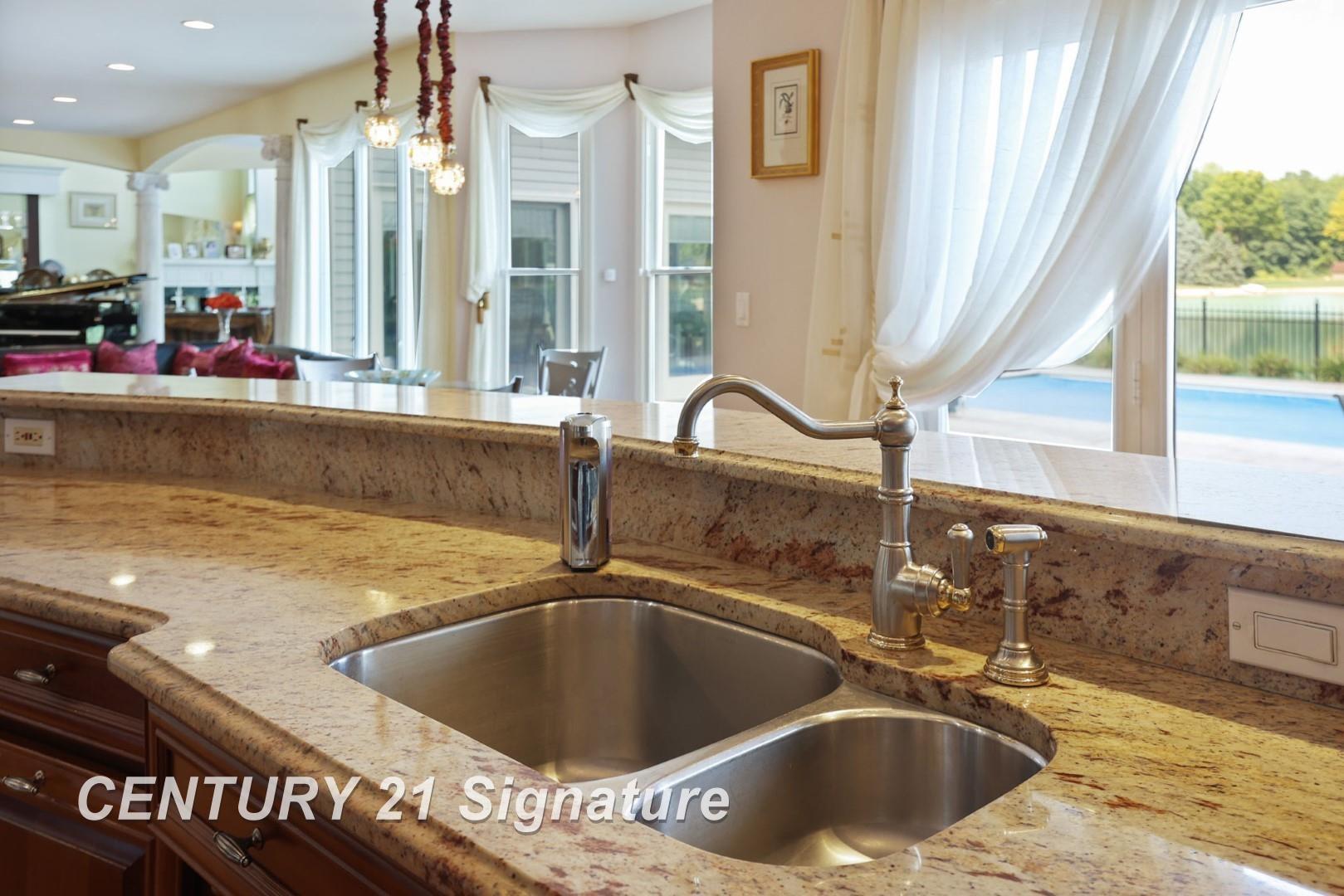 Saginaw, Michigan, 48609, United States, 4 Bedrooms Bedrooms, ,7 BathroomsBathrooms,Residential,For Sale,1980528