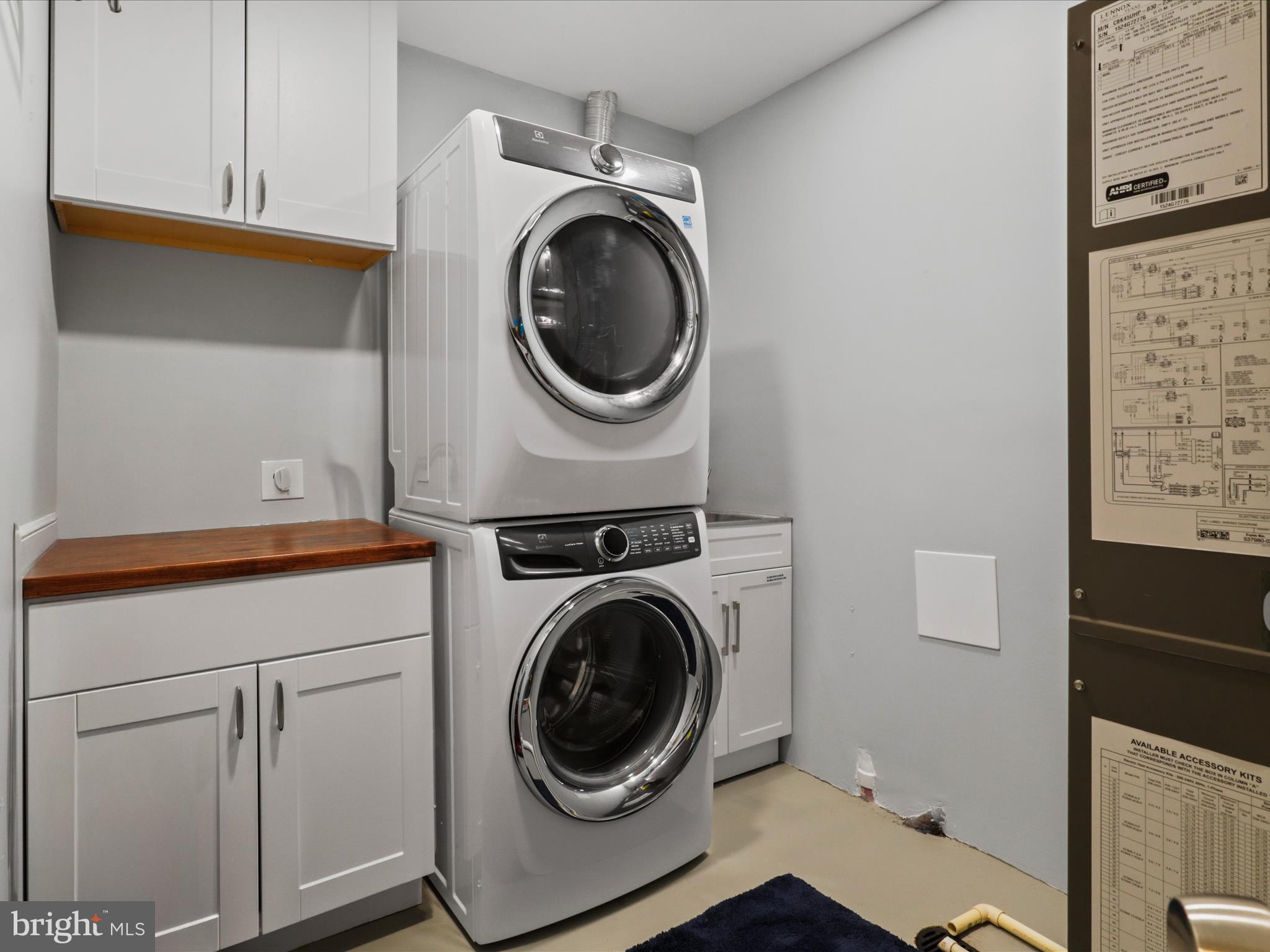 Arlington, Virginia, 22205, United States, 3 Bedrooms Bedrooms, ,3 BathroomsBathrooms,Residential,For Sale,1943915