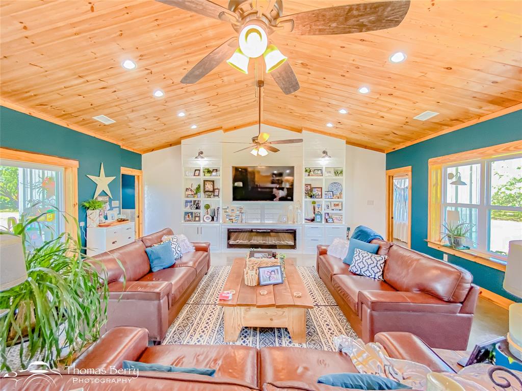 Moran, Texas, 76464, United States, 3 Bedrooms Bedrooms, ,2 BathroomsBathrooms,Residential,For Sale,1857951
