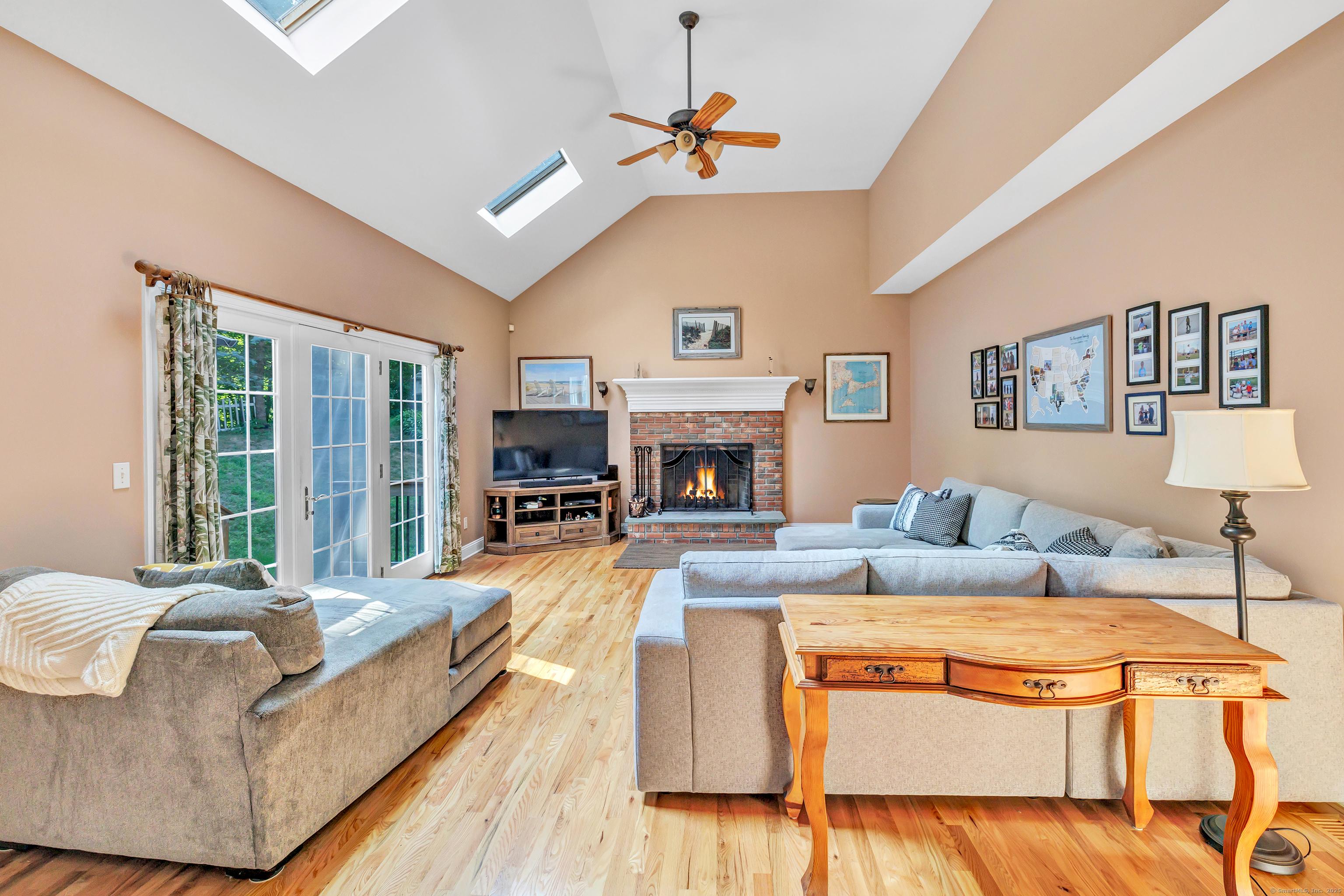 Shelton, Connecticut, 06484, United States, 4 Bedrooms Bedrooms, ,4 BathroomsBathrooms,Residential,For Sale,1937296
