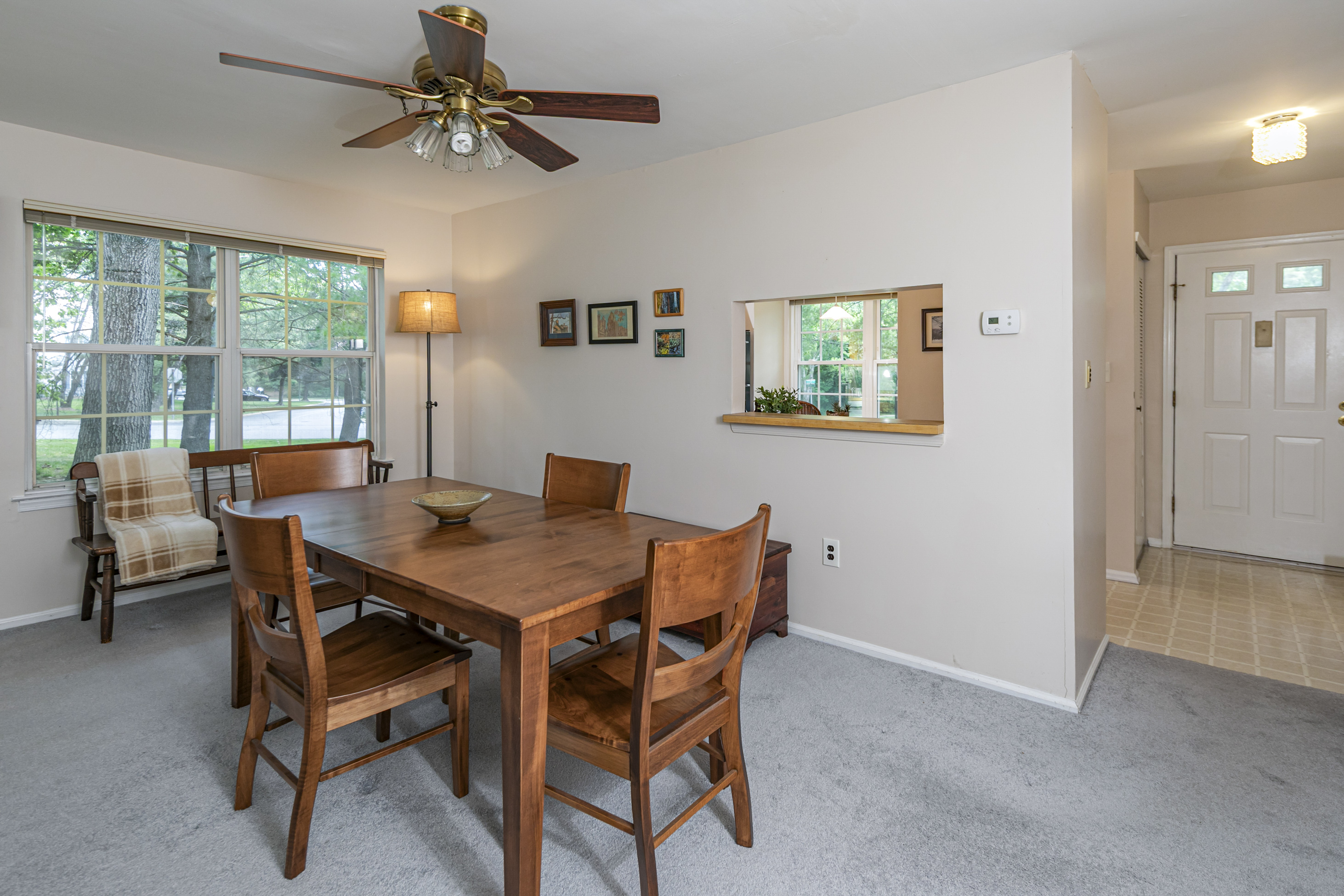  Roomy End-Unit Townhome Steps from Village Park - 物件實景