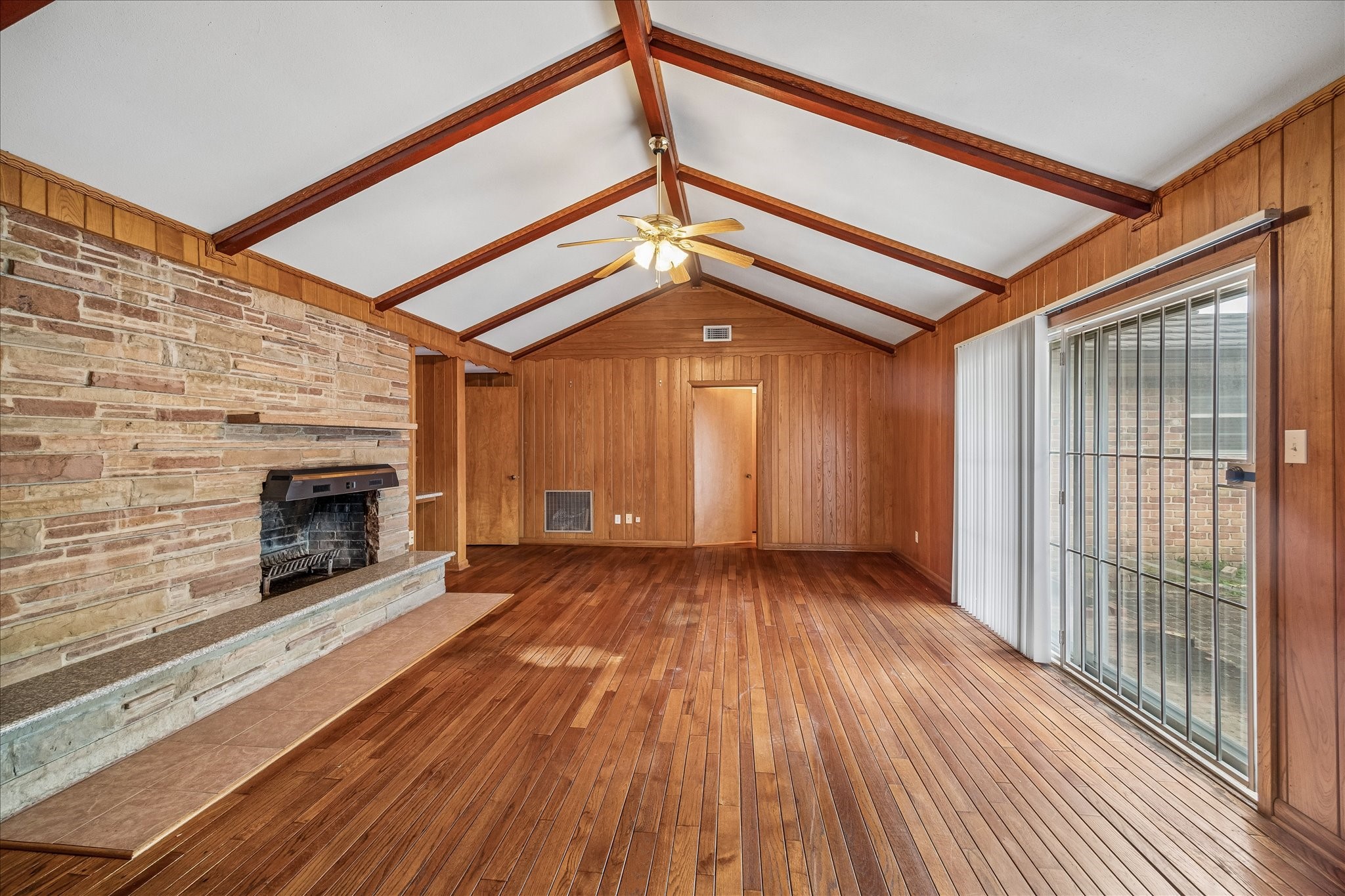 3715 Woodvalley Drive - 物件實景