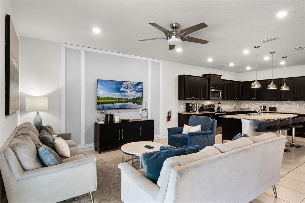 Davenport, Florida, 33897, United States, 10 Bedrooms Bedrooms, ,8 BathroomsBathrooms,Residential,For Sale,1897679