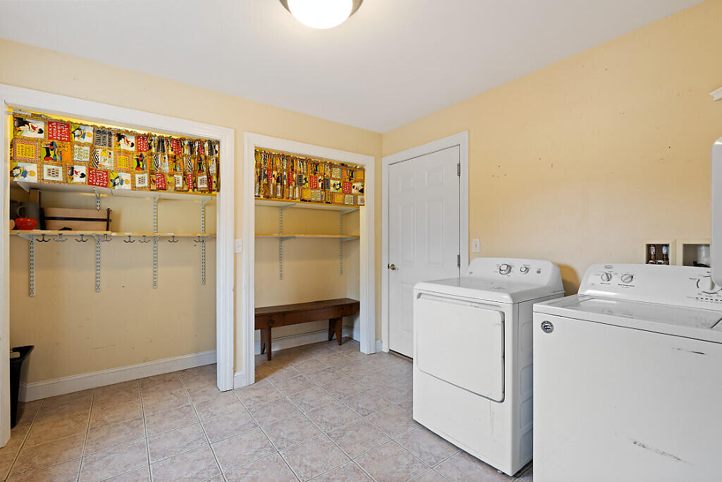 China, Maine, 04358, United States, 6 Bedrooms Bedrooms, ,3 BathroomsBathrooms,Residential,For Sale,1898689
