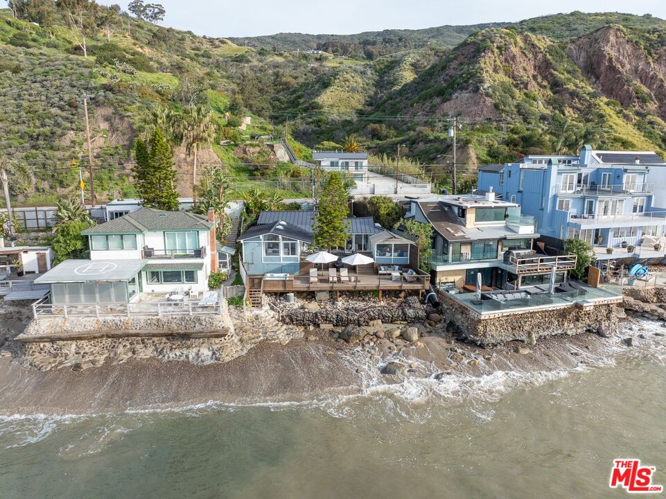 Malibu, California, 90265, United States, 3 Bedrooms Bedrooms, ,2 BathroomsBathrooms,Residential,For Sale,1992051