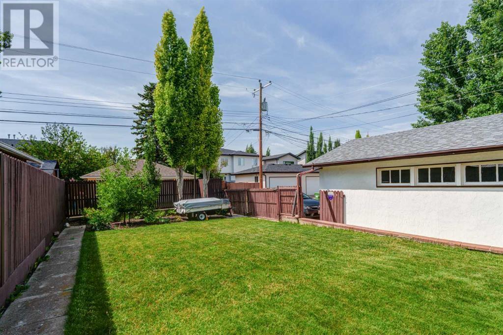 CALGARY, Alberta, T3E 2S7, CA, 3 Bedrooms Bedrooms, ,2 BathroomsBathrooms,Residential,For Sale,1896041