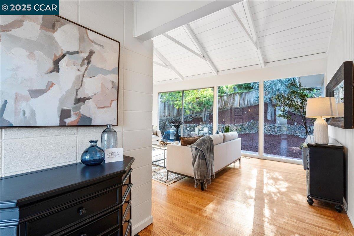 Redwood City, California, 94062, United States, 4 Bedrooms Bedrooms, ,3 BathroomsBathrooms,Residential,For Sale,1989163