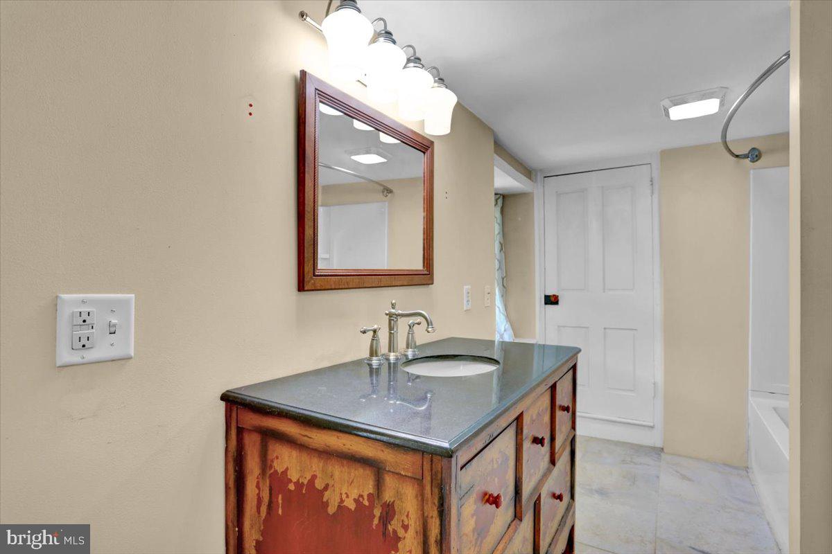 Mohrsville, Pennsylvania, 19541, United States, 4 Bedrooms Bedrooms, ,2 BathroomsBathrooms,Residential,For Sale,1827431