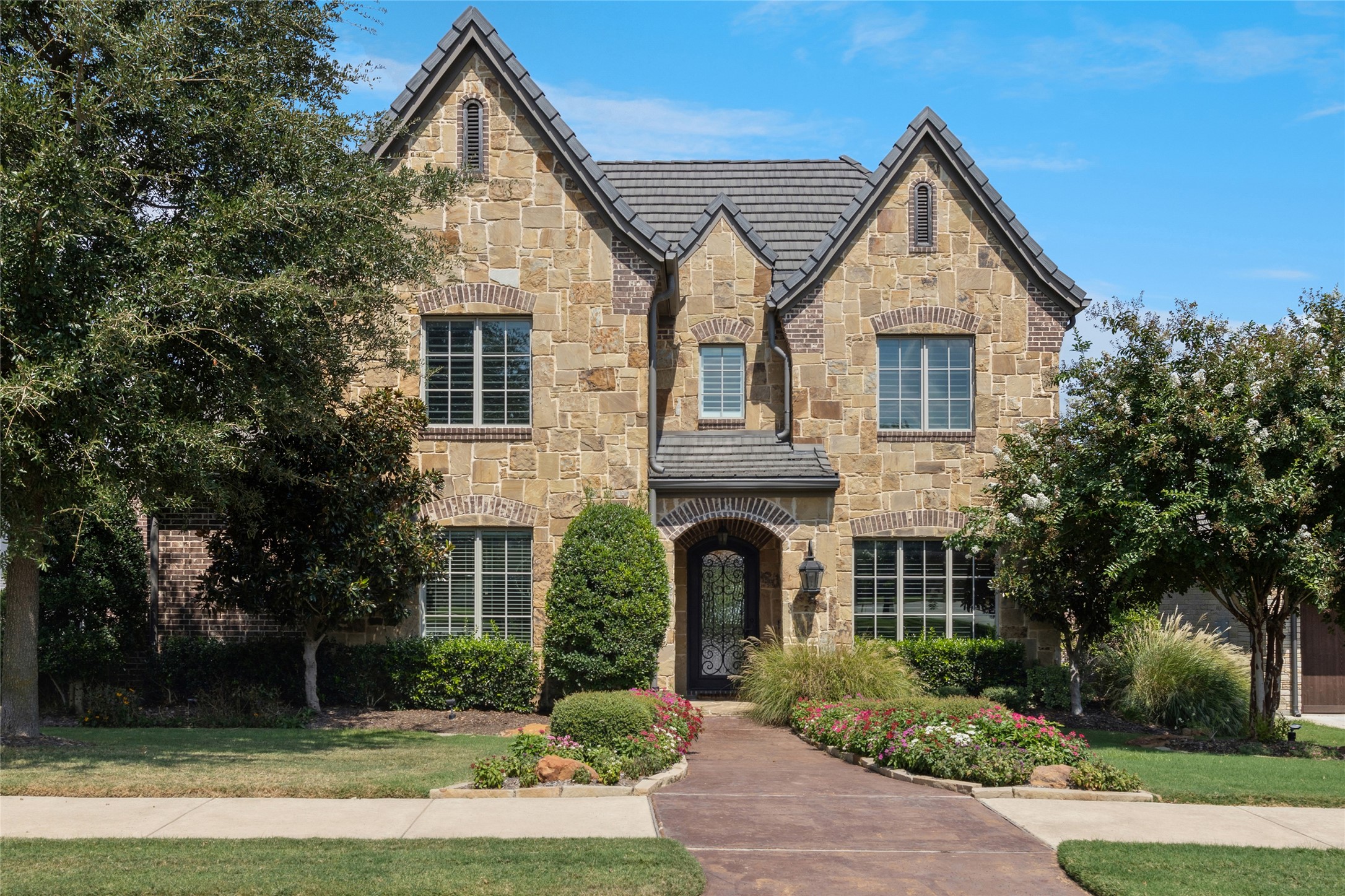 Benbrook, Texas, 76126, United States, 4 Bedrooms Bedrooms, ,5 BathroomsBathrooms,Residential,For Sale,1958044