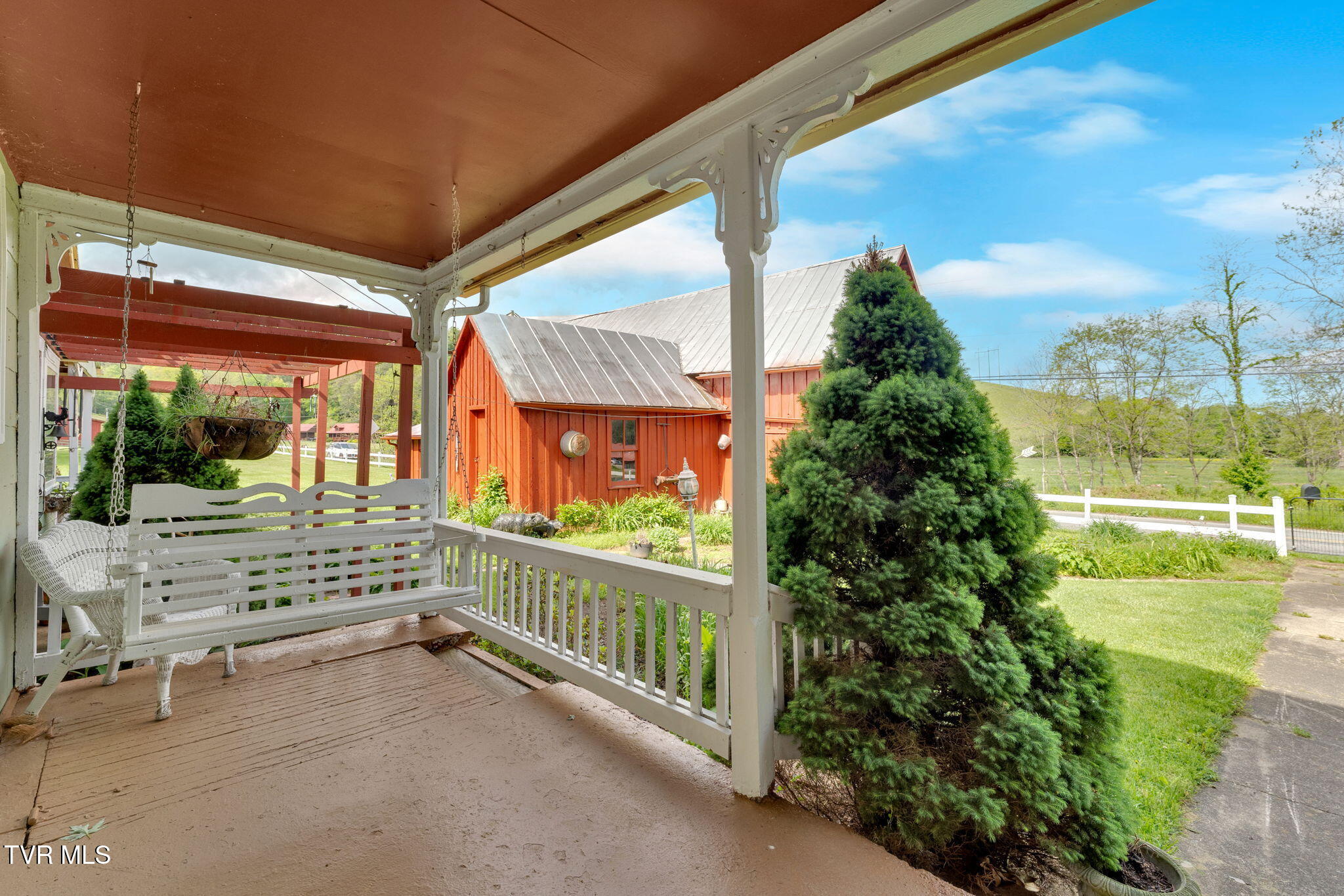 Roan Mountain, Tennessee, 37687, United States, 4 Bedrooms Bedrooms, ,2 BathroomsBathrooms,Residential,For Sale,2010992