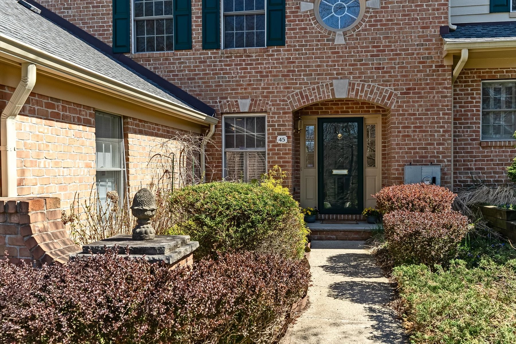  Luxury Townhome Offers Sophisticated Living and Privacy - 物件實景