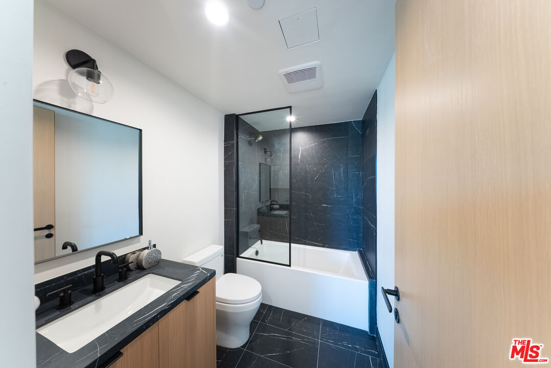 Toluca Lake, California, 91602, United States, 3 Bedrooms Bedrooms, ,3 BathroomsBathrooms,Residential,For Sale,1836680