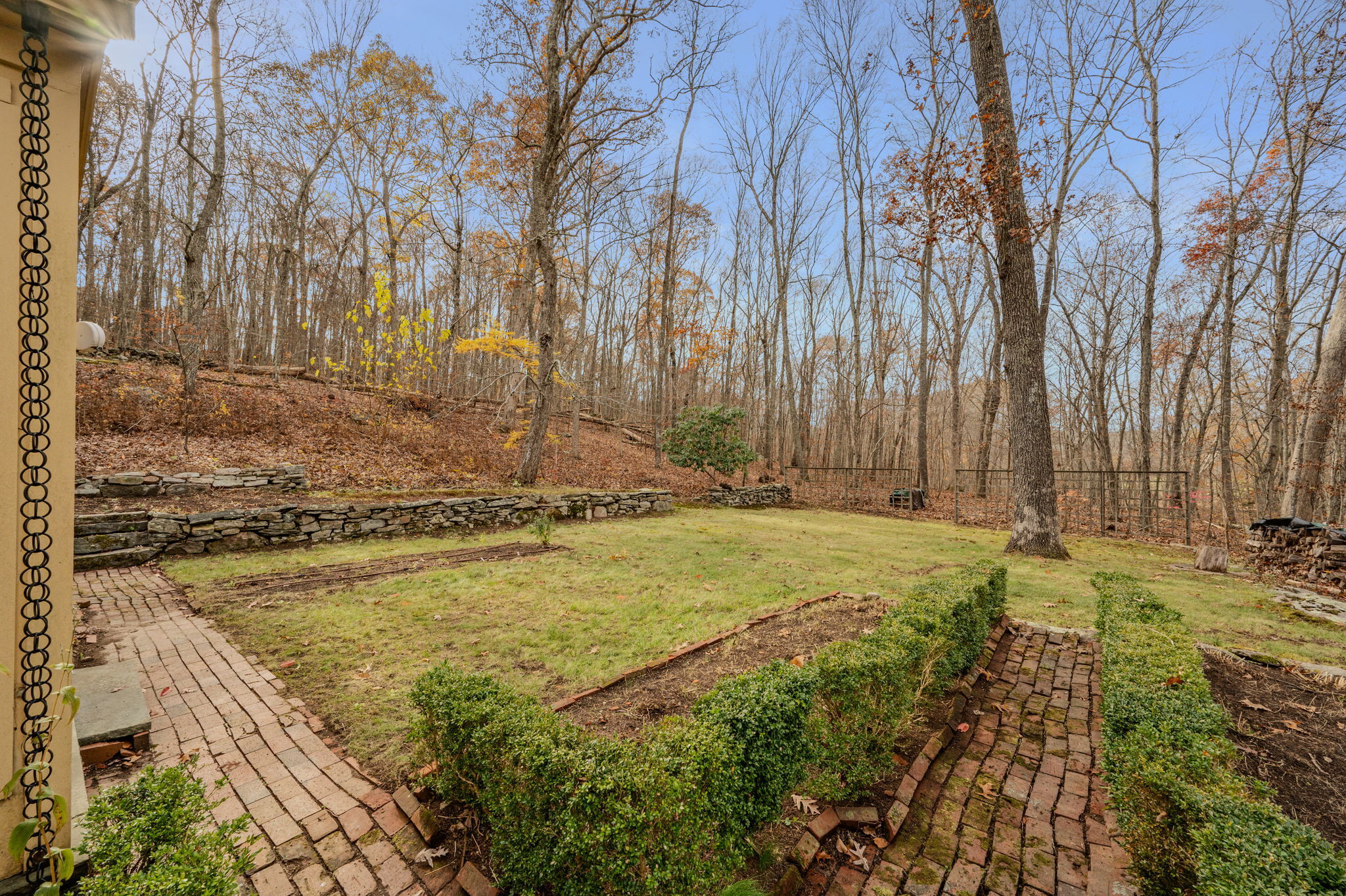 Lyme, Connecticut, 06371, United States, 2 Bedrooms Bedrooms, ,3 BathroomsBathrooms,Residential,For Sale,1991531