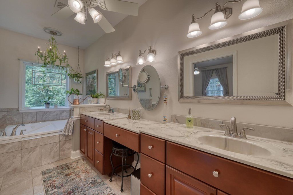 Blairsville, Georgia, 30512, United States, 4 Bedrooms Bedrooms, ,3 BathroomsBathrooms,Residential,For Sale,1983260