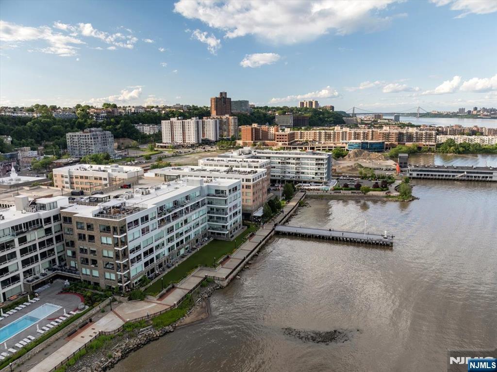 Edgewater, New Jersey, 07020, United States, 2 Bedrooms Bedrooms, ,2 BathroomsBathrooms,Residential,For Sale,1849063