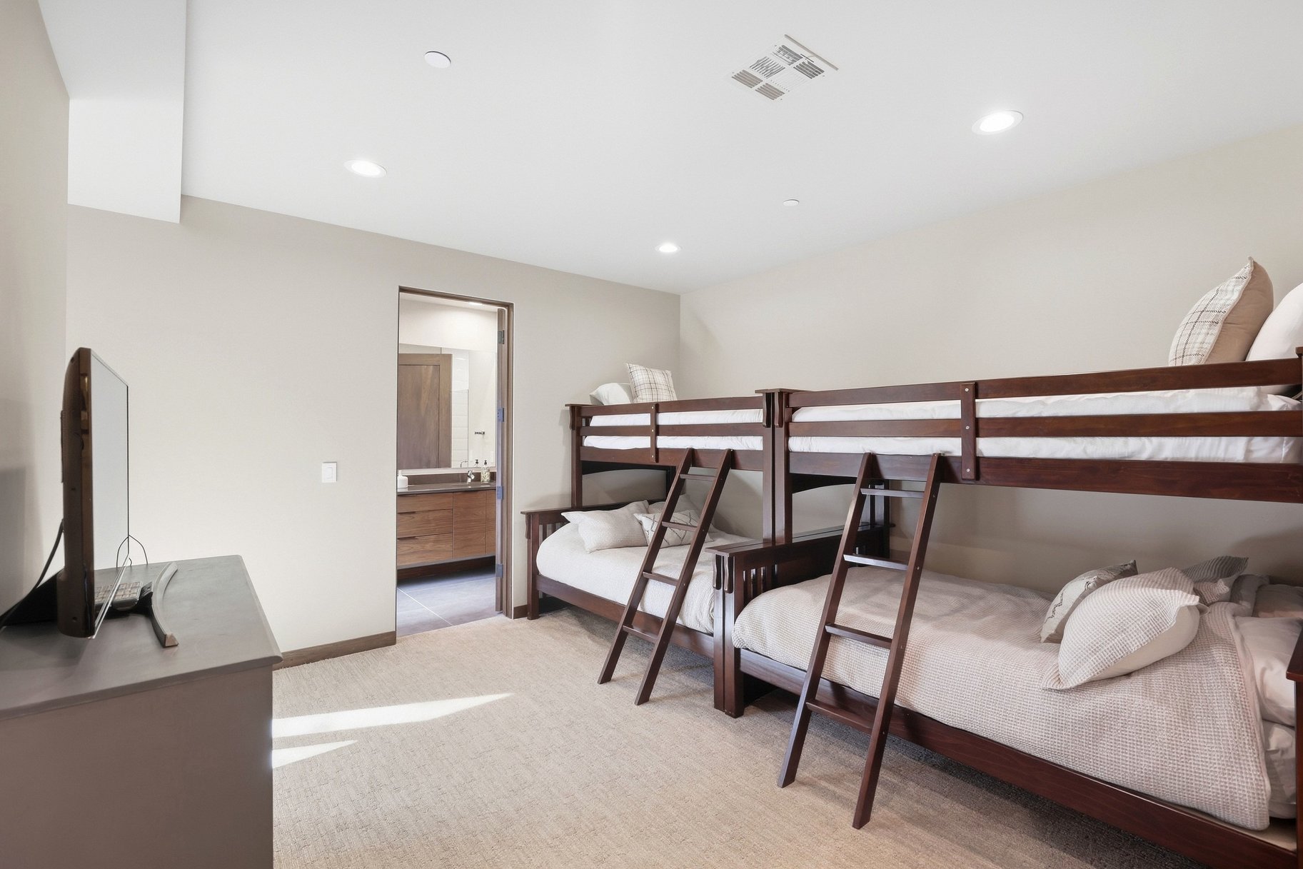  Warm Desert Modern Single Level Living in the Gated side of the Ledges Course - 物件實景