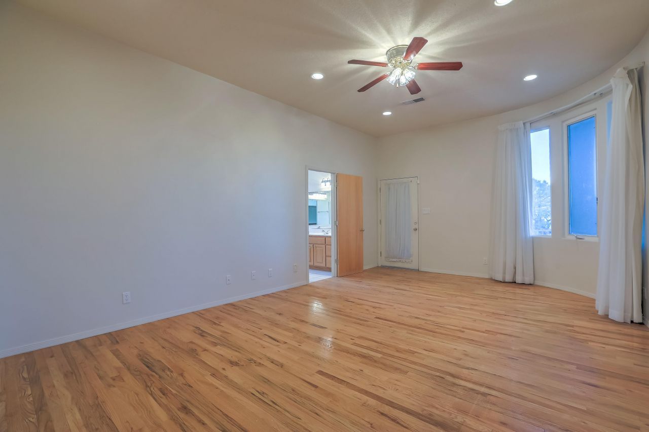 Albuquerque, New Mexico, 87105, United States, 3 Bedrooms Bedrooms, ,4 BathroomsBathrooms,Residential,For Sale,1947085