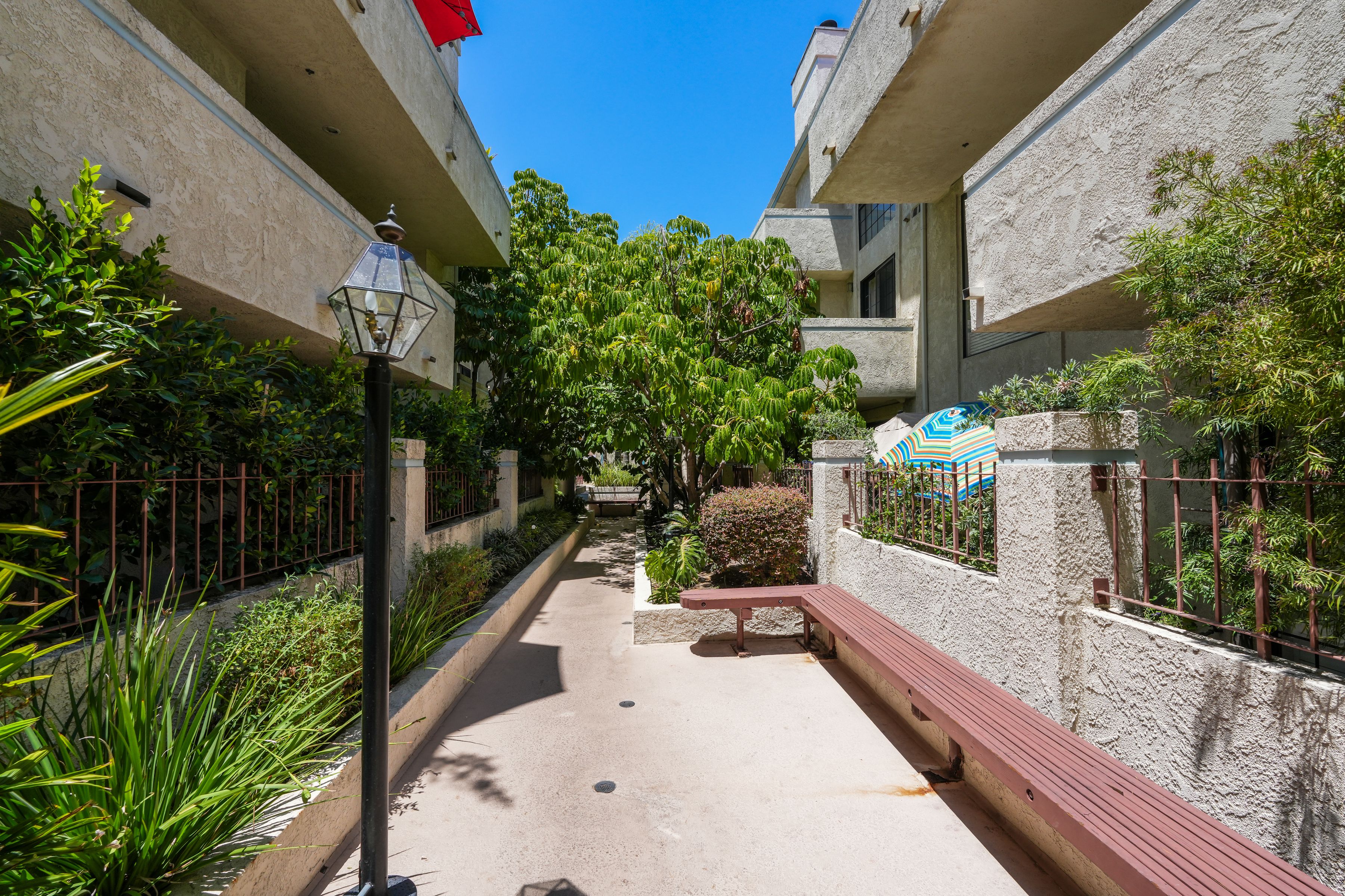  Single story unit with large patio - 物件實景