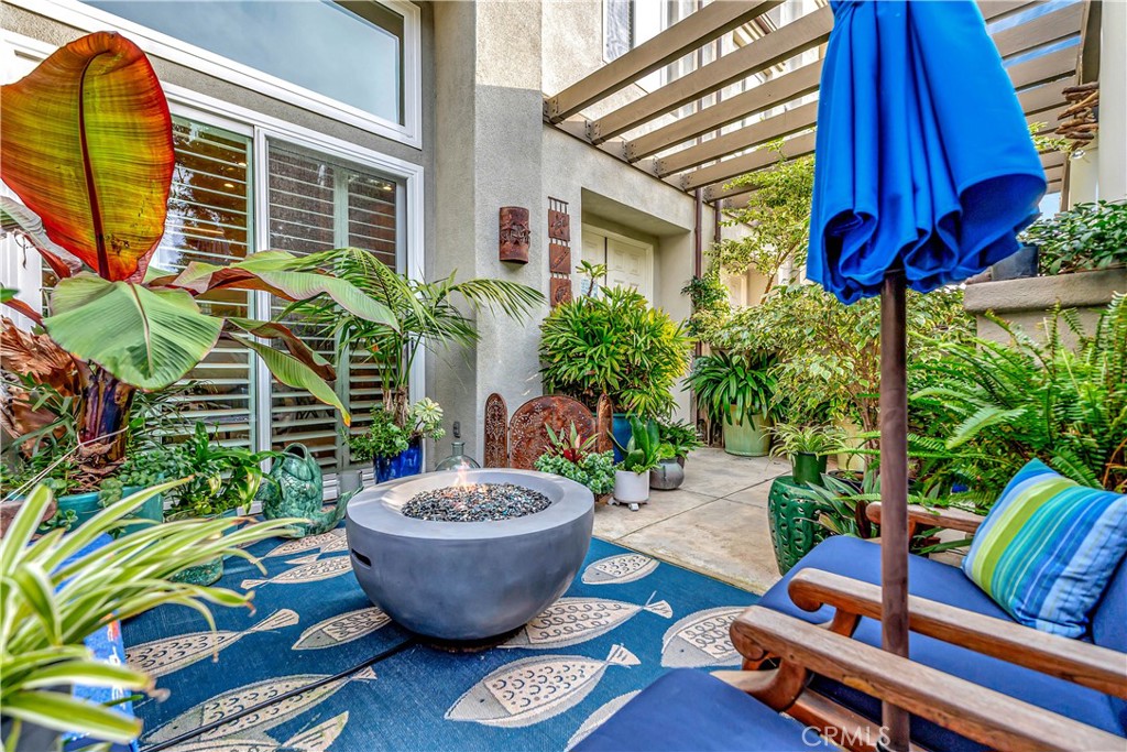 Huntington Beach, California, 92648, United States, 2 Bedrooms Bedrooms, ,3 BathroomsBathrooms,Residential,For Sale,1992033