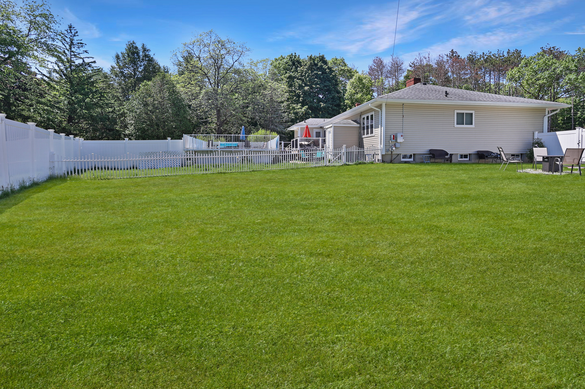 Haverhill, Massachusetts, 01830, United States, 3 Bedrooms Bedrooms, ,2 BathroomsBathrooms,Residential,For Sale,2048999