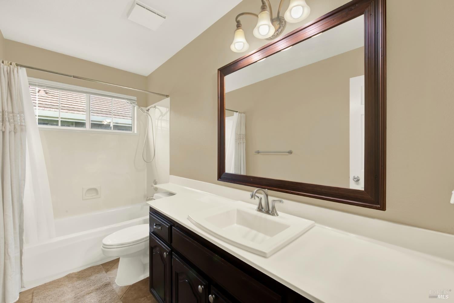 Dixon, California, 95620, United States, 5 Bedrooms Bedrooms, ,3 BathroomsBathrooms,Residential,For Sale,1992877