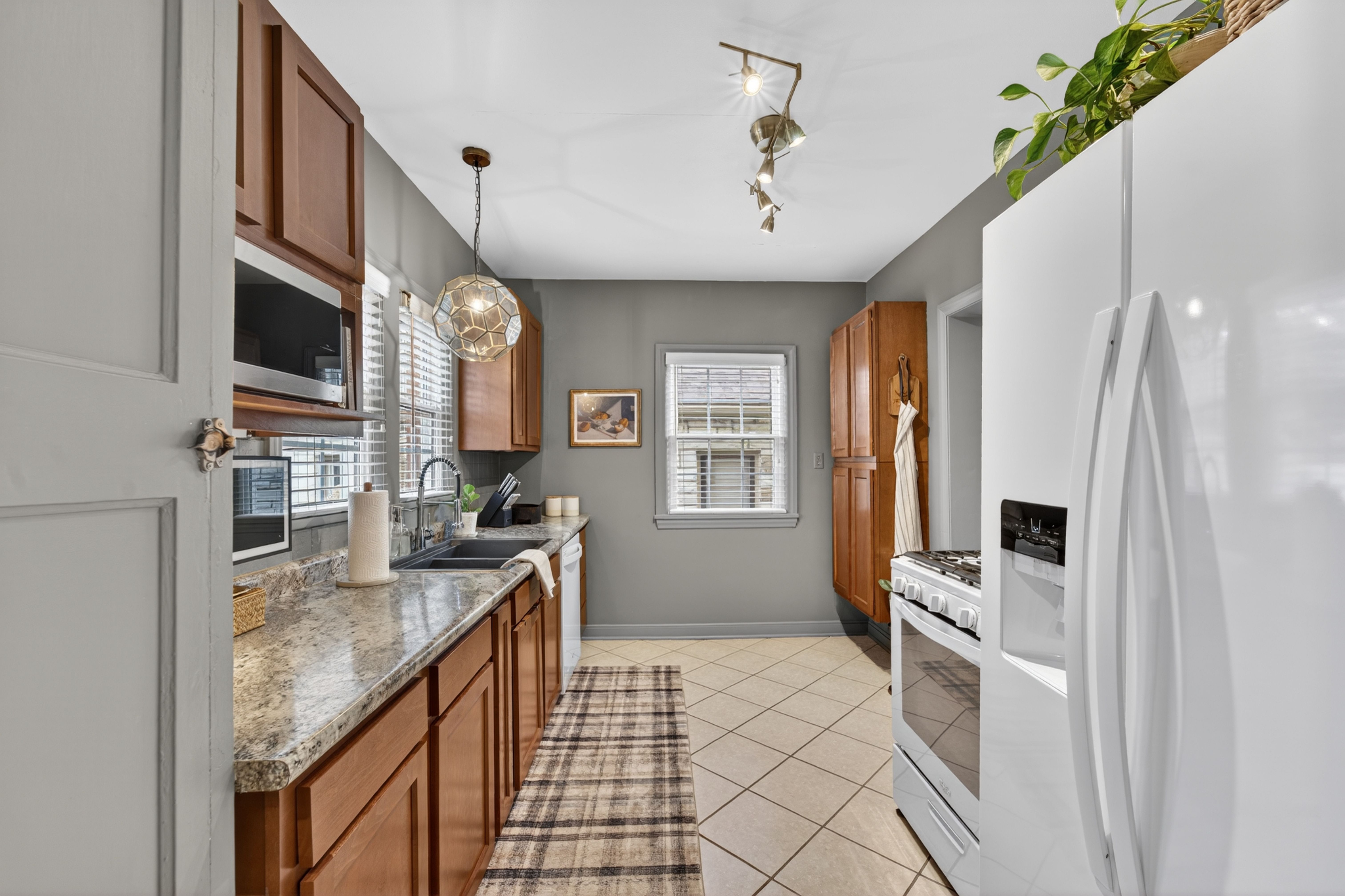 Charming Move-in Ready Cape Cod - 物件實景