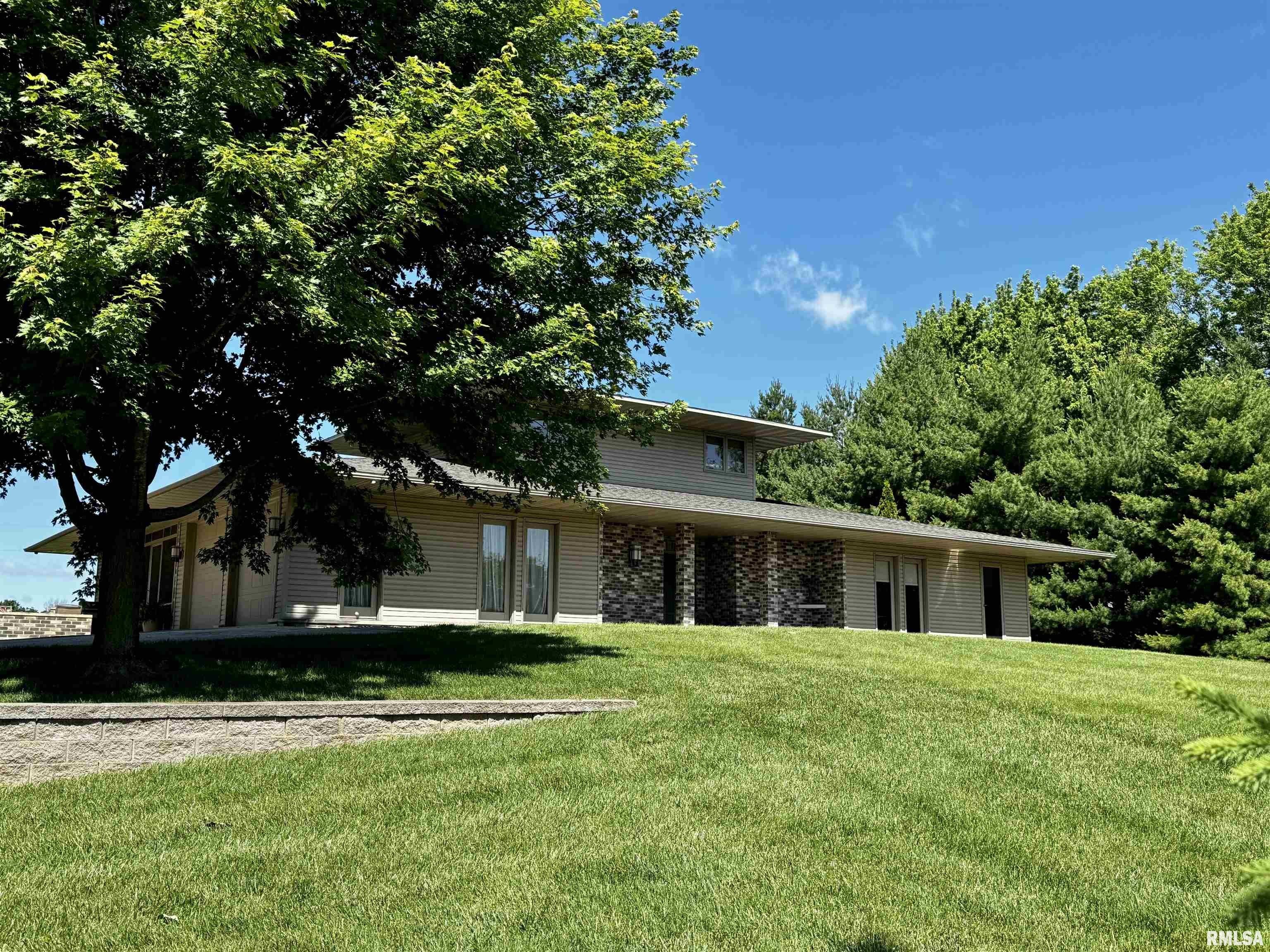 Macomb, Illinois, 61455, United States, 5 Bedrooms Bedrooms, ,5 BathroomsBathrooms,Residential,For Sale,1915760