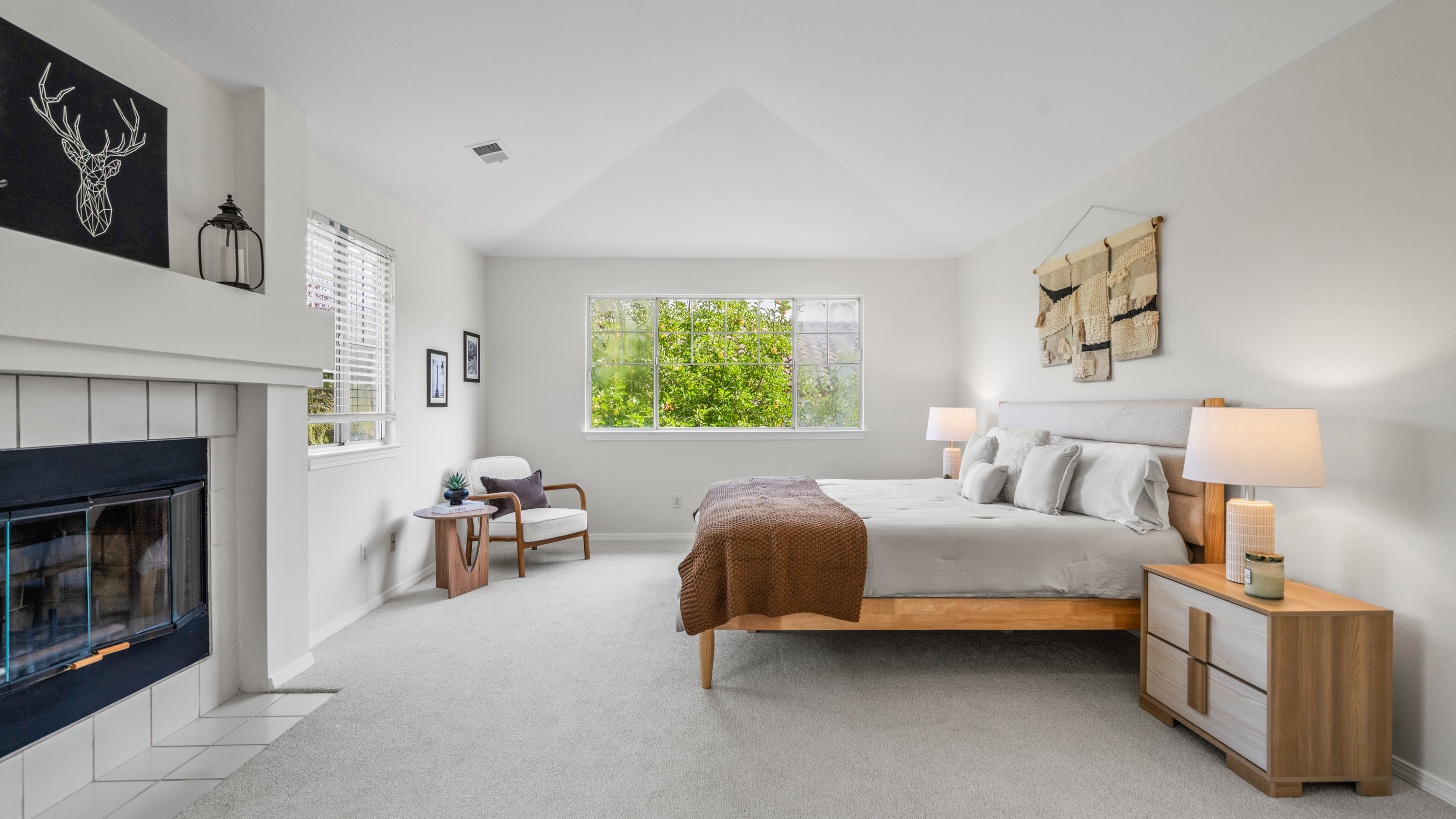  Coveted Contemporary House in Victoria Neighborhood - 物件實景