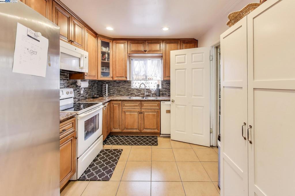Hayward, California, 94544, United States, 3 Bedrooms Bedrooms, ,2 BathroomsBathrooms,Residential,For Sale,1938339