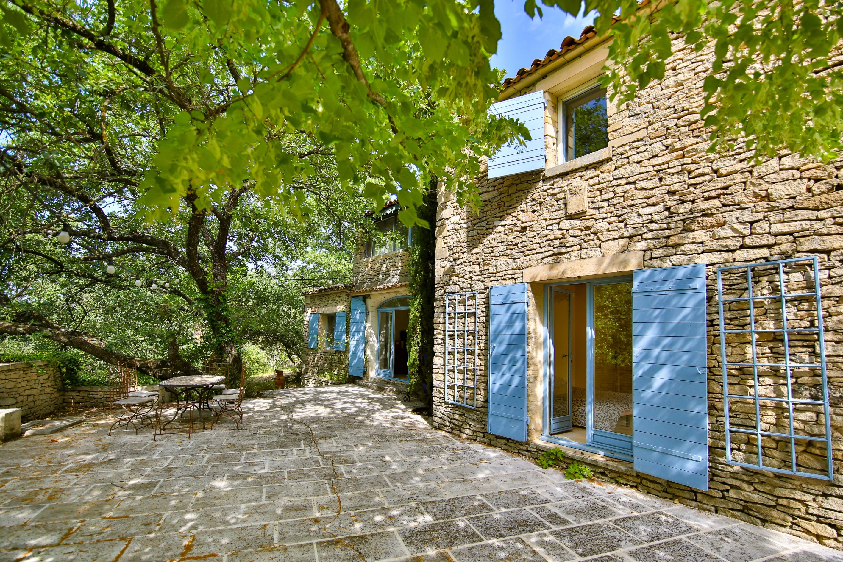 Elegant stone property in the heart of the Luberon