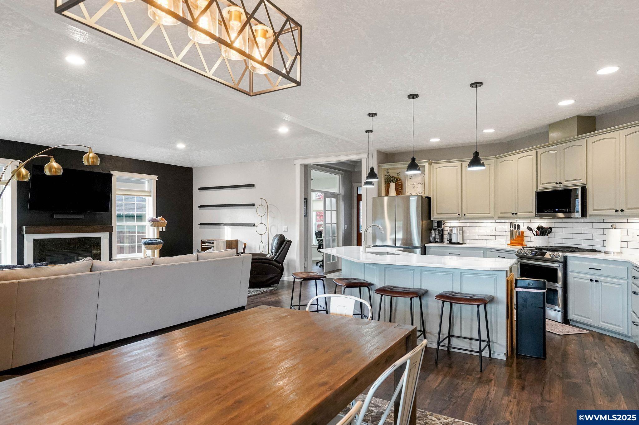 Albany, Oregon, 97321, United States, 3 Bedrooms Bedrooms, ,2 BathroomsBathrooms,Residential,For Sale,1992876