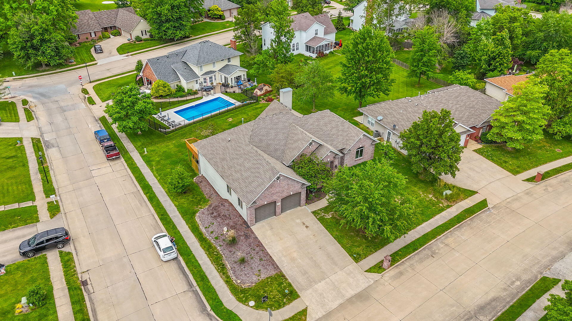 COLUMBIA, Missouri, 65203, United States, 5 Bedrooms Bedrooms, ,4 BathroomsBathrooms,Residential,For Sale,1934961