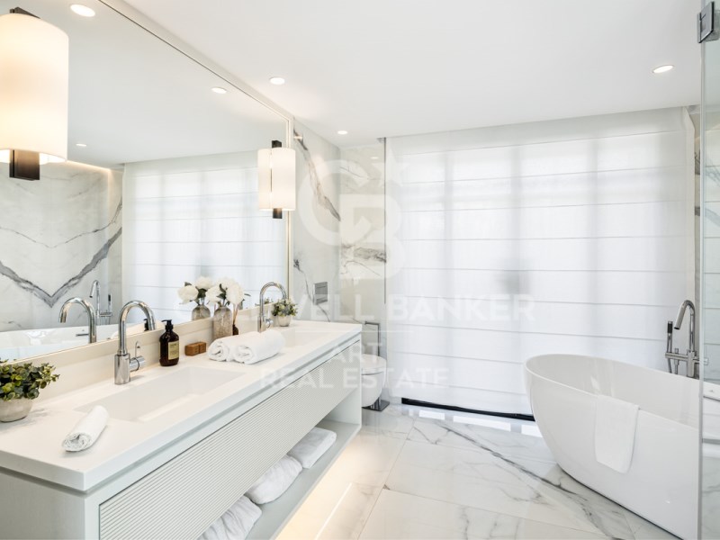 Marbella, Andalusia, ES, 5 Bedrooms Bedrooms, ,5 BathroomsBathrooms,Residential,For Sale,1760683