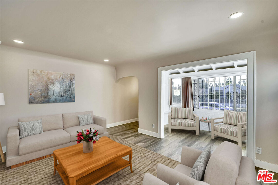 Los Angeles, California, 90043, United States, 2 Bedrooms Bedrooms, ,Residential,For Sale,1766185