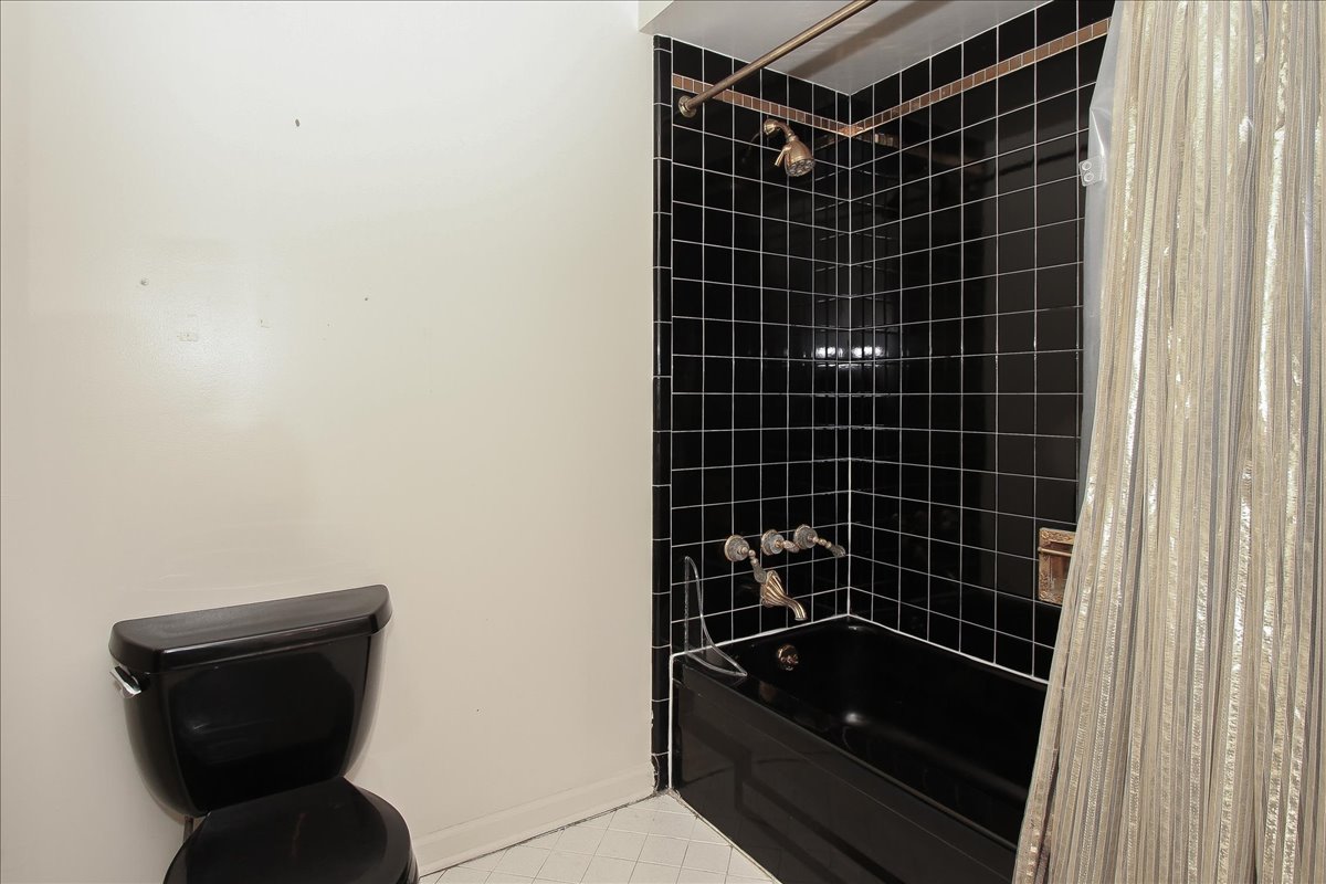 Lincolnshire, Illinois, 60069, United States, 4 Bedrooms Bedrooms, ,3 BathroomsBathrooms,Residential,For Sale,1975181
