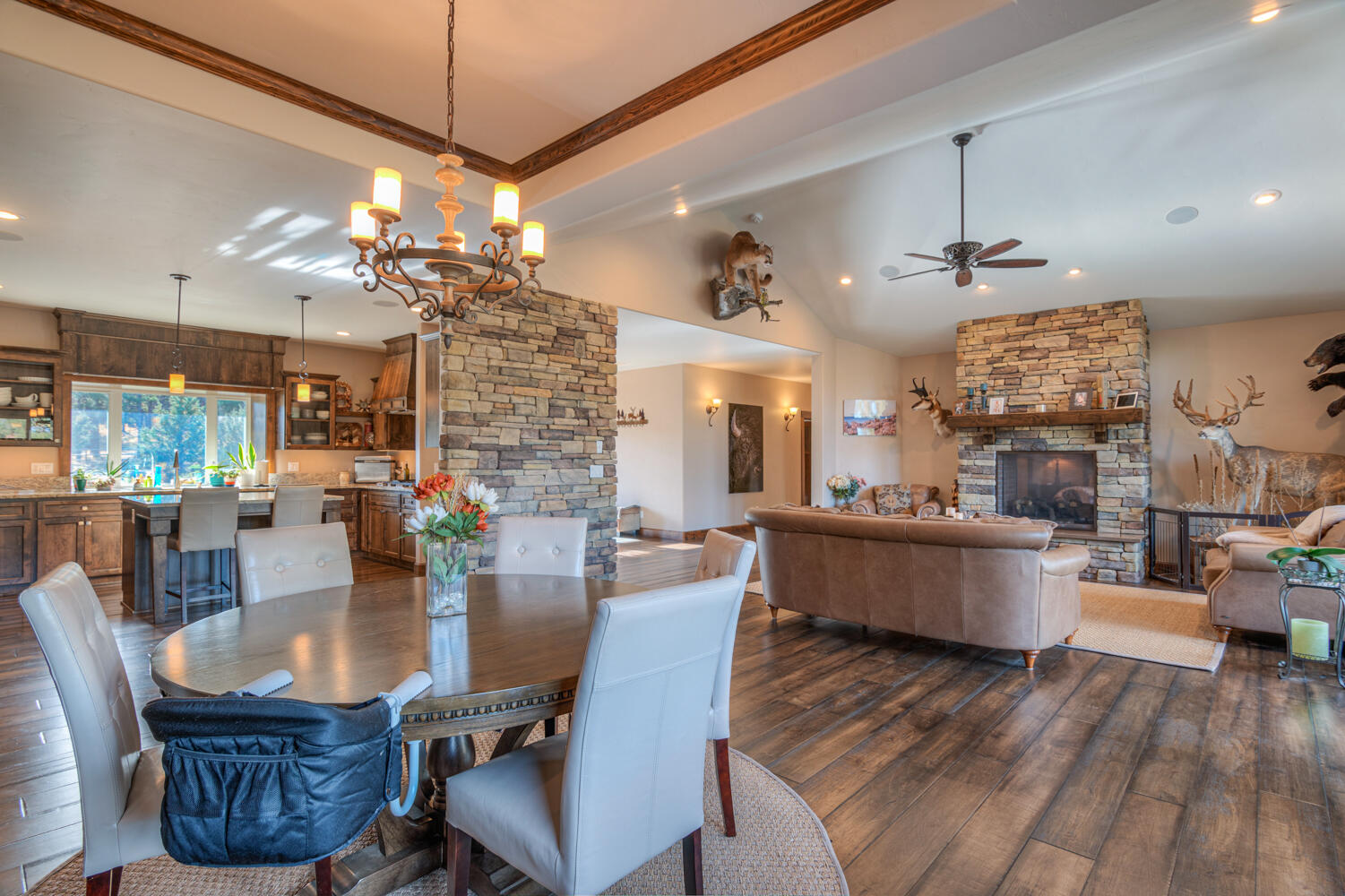 Bend, Oregon, 97703, United States, 3 Bedrooms Bedrooms, ,3 BathroomsBathrooms,Residential,For Sale,1984485