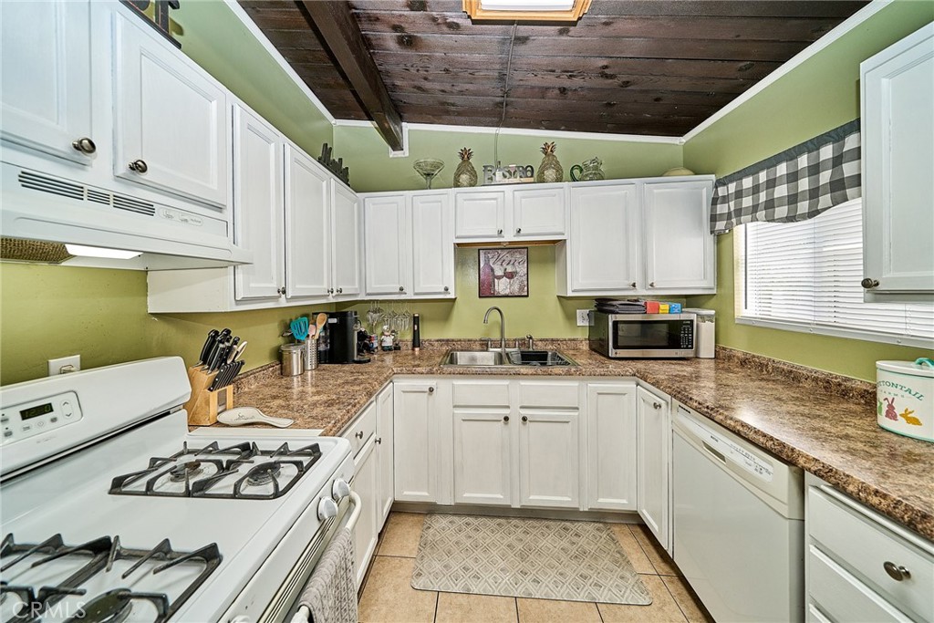 Azusa, California, 91702, United States, 4 Bedrooms Bedrooms, ,2 BathroomsBathrooms,Residential,For Sale,2017247