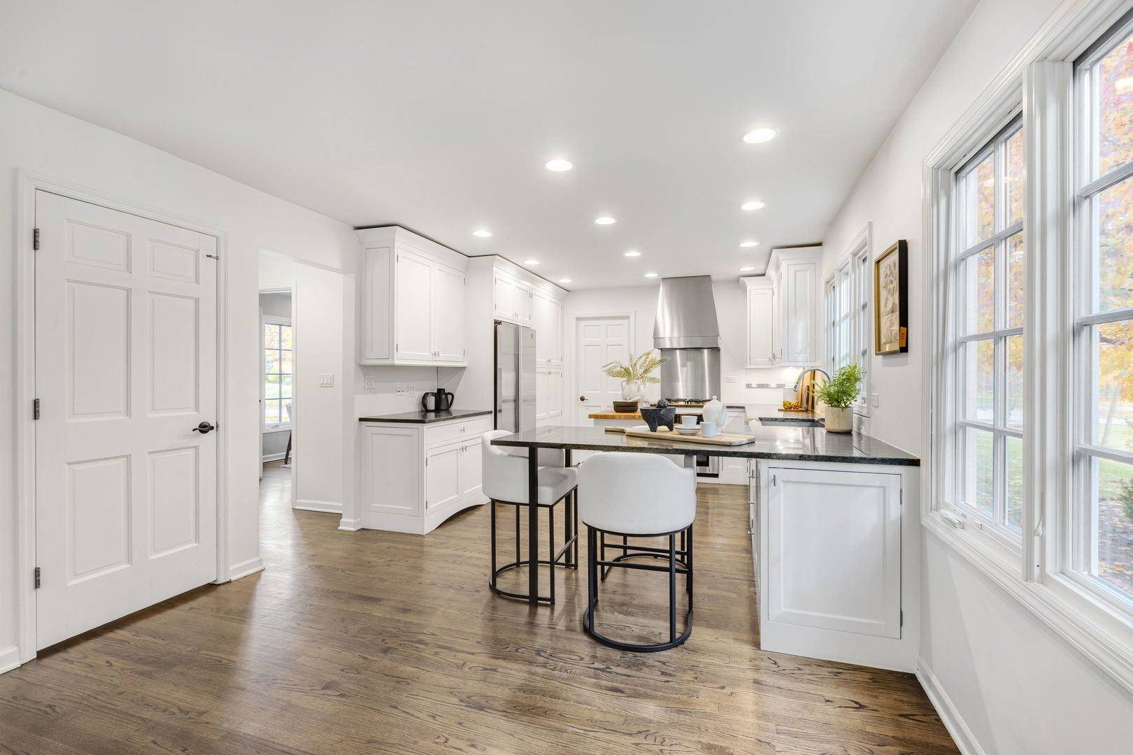 Lake Forest, Illinois, 60045, United States, 4 Bedrooms Bedrooms, ,3 BathroomsBathrooms,Residential,For Sale,1989668