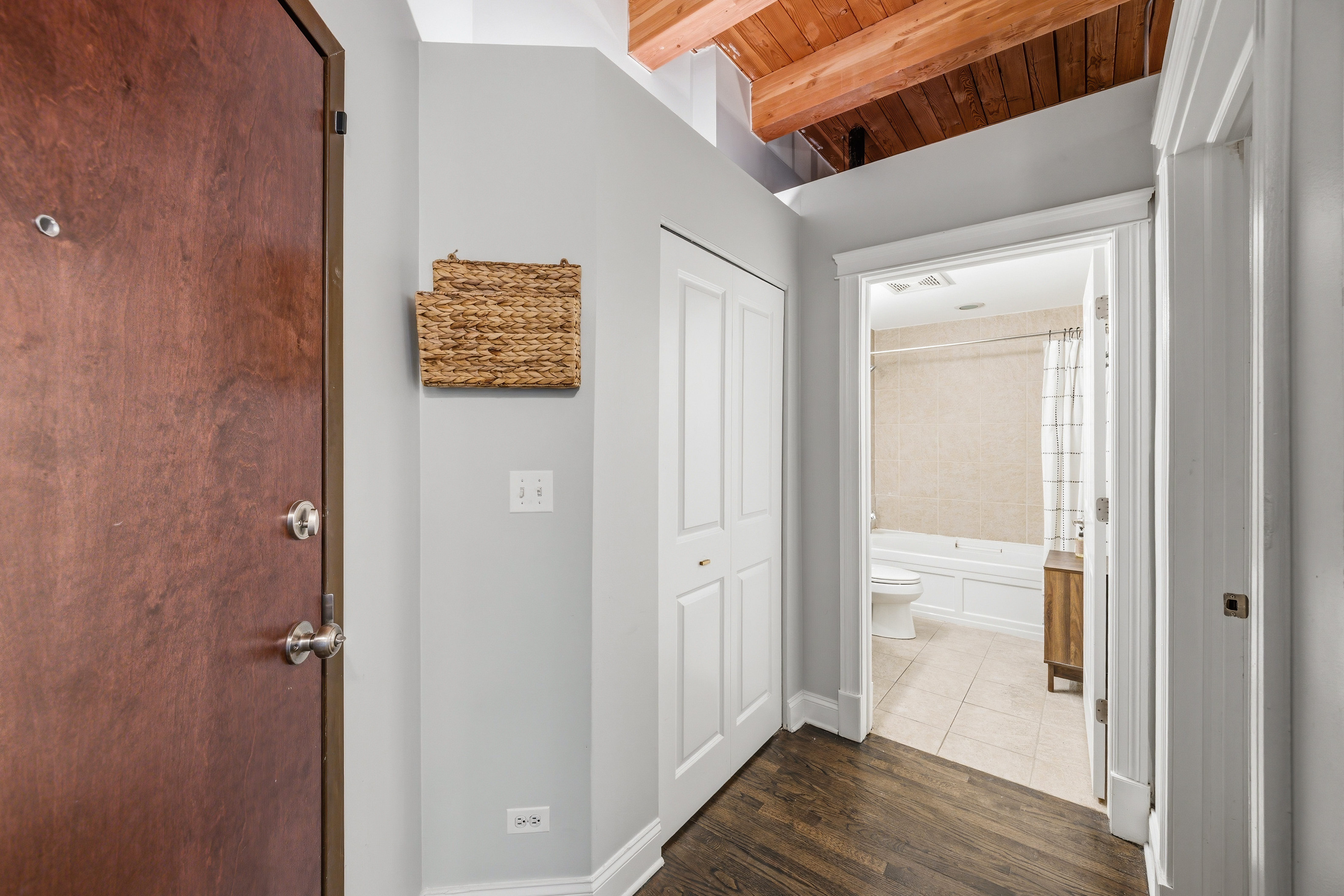  True Timber Loft in a Magical West Town - 物件實景