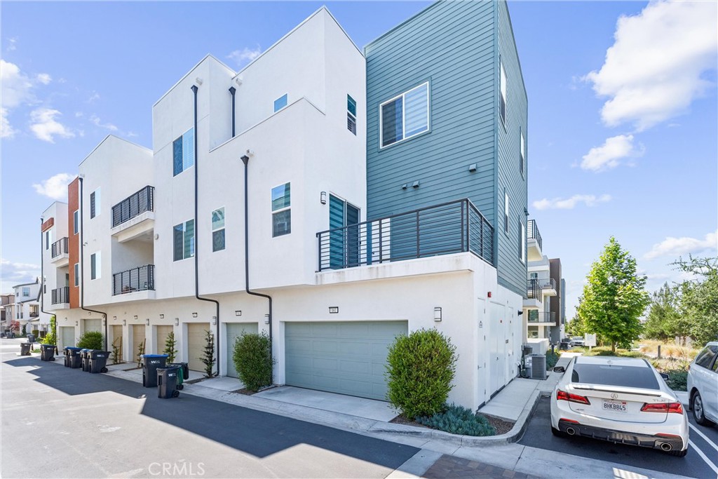 Irvine, California, 92618, United States, 2 Bedrooms Bedrooms, ,2 BathroomsBathrooms,Residential,For Sale,1988212