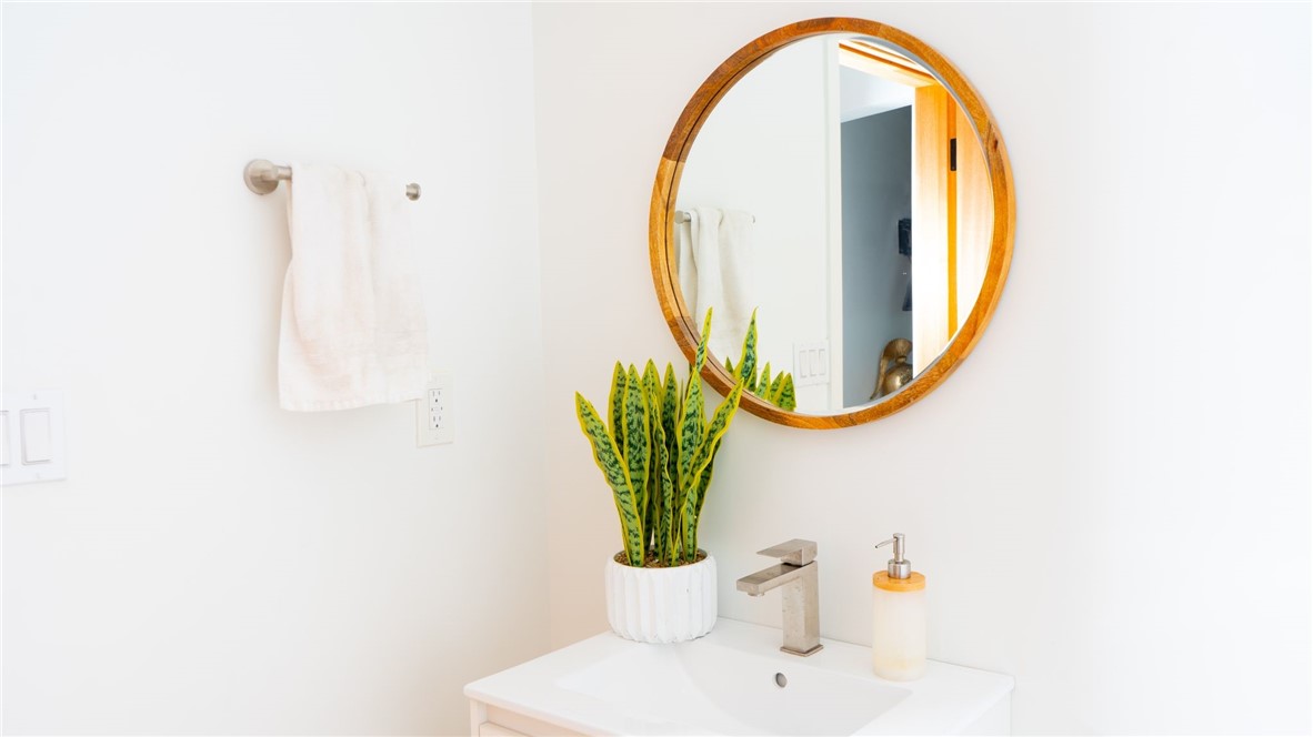 Los Angeles, California, 90027, United States, 3 Bedrooms Bedrooms, ,3 BathroomsBathrooms,Residential,For Sale,1980837