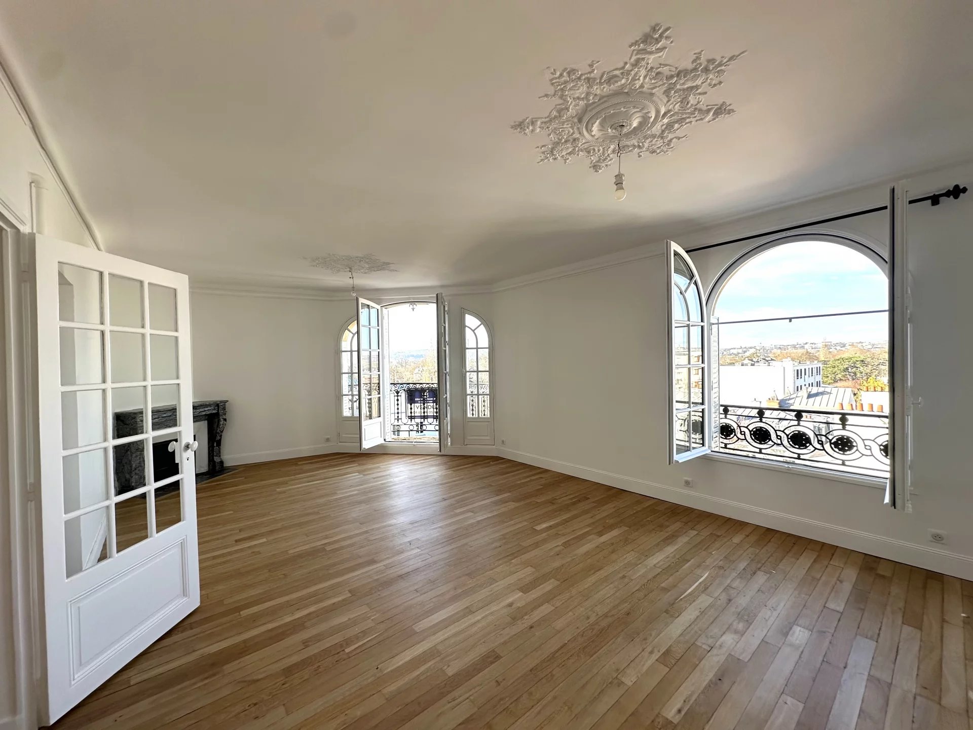 Le Vésinet, Île-de-France, 78110, FR, 2 Bedrooms Bedrooms, ,1 BathroomBathrooms,Residential,For Sale,2003303