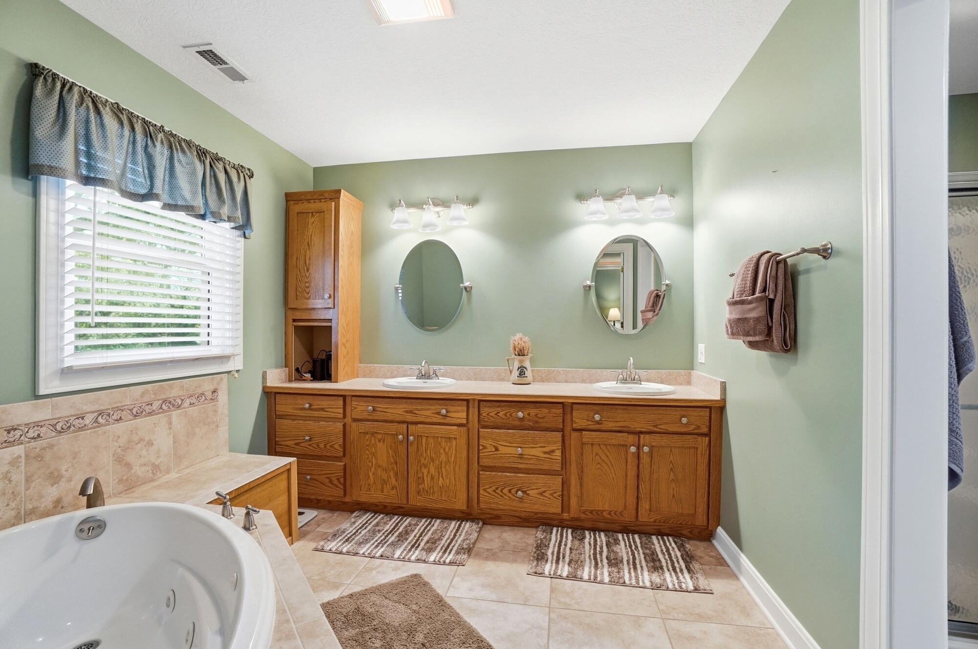 Troy, Ohio, 45373, United States, 3 Bedrooms Bedrooms, ,3 BathroomsBathrooms,Residential,For Sale,1970400